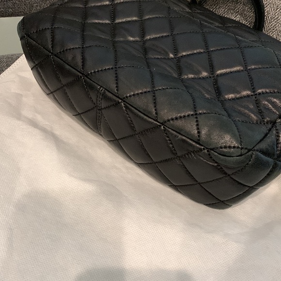 Michael Kors Sloan large black quilted lamb skin and gold hardware purse - Picture 8 of 16